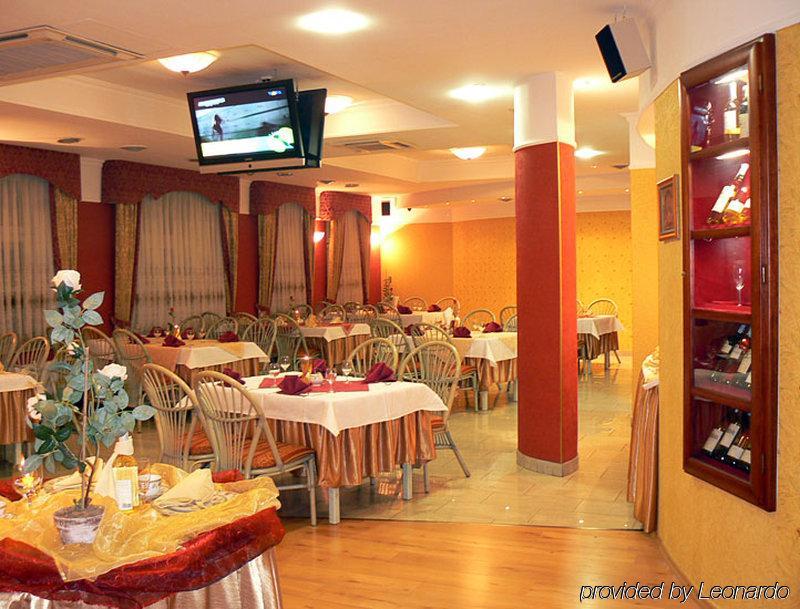 Hotel Calisia Каліш Ресторан фото